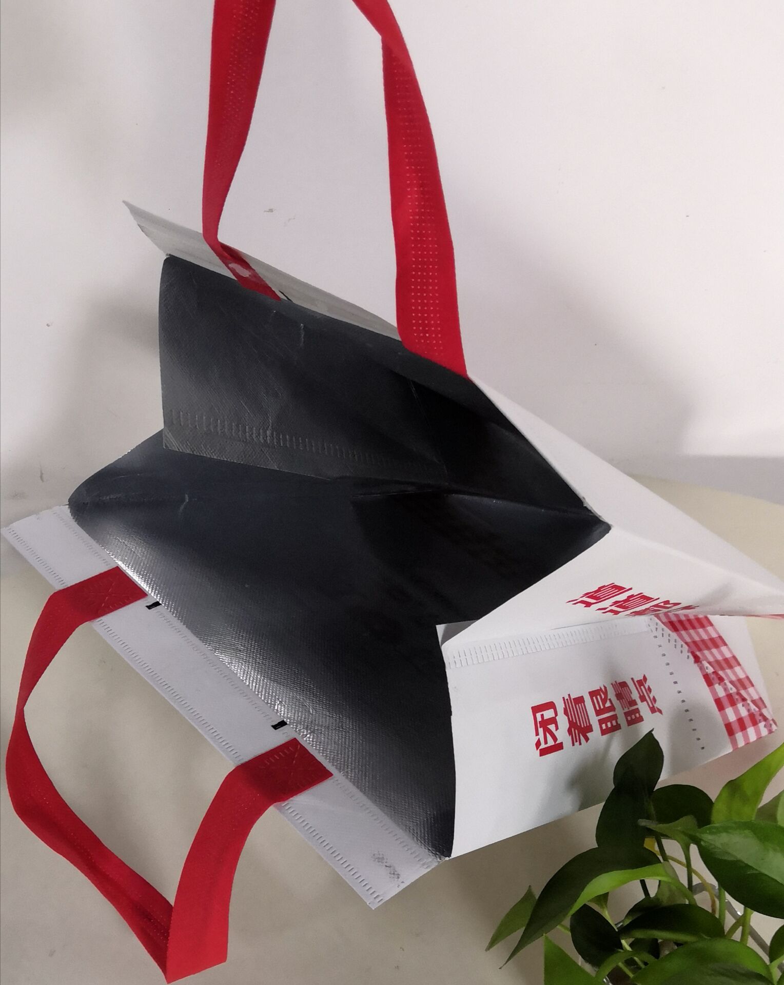 Colorful MPET laminated Nonwoven fabric for takeaway bag