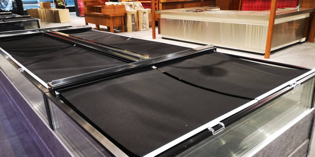 Black Vertical Night Cover for Ice Chest To Reduce in Store