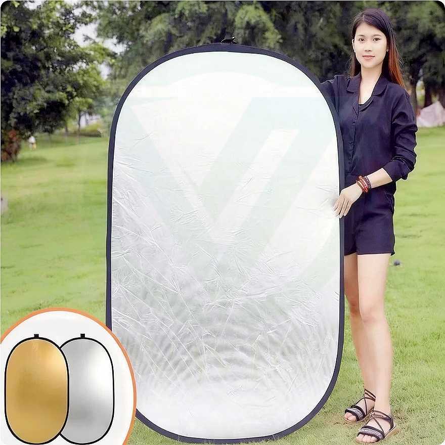 Physical display of foldable aluminum foil fiberglass reflector for outdoor portrait photography