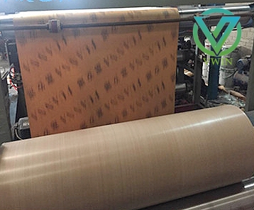 Main image of orange kraft paper-laminated woven fabric roll, dual-layer kraft & PP woven for mattress & furniture packaging