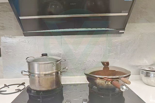 Fireproof & heat-insulating aluminum foil cloth for kitchen wall