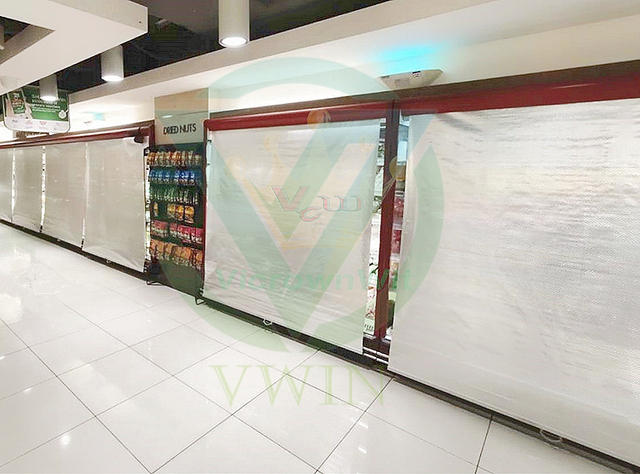 Real‑scene installation of customized anti‑bacterial perforated night cover on supermarket showcase